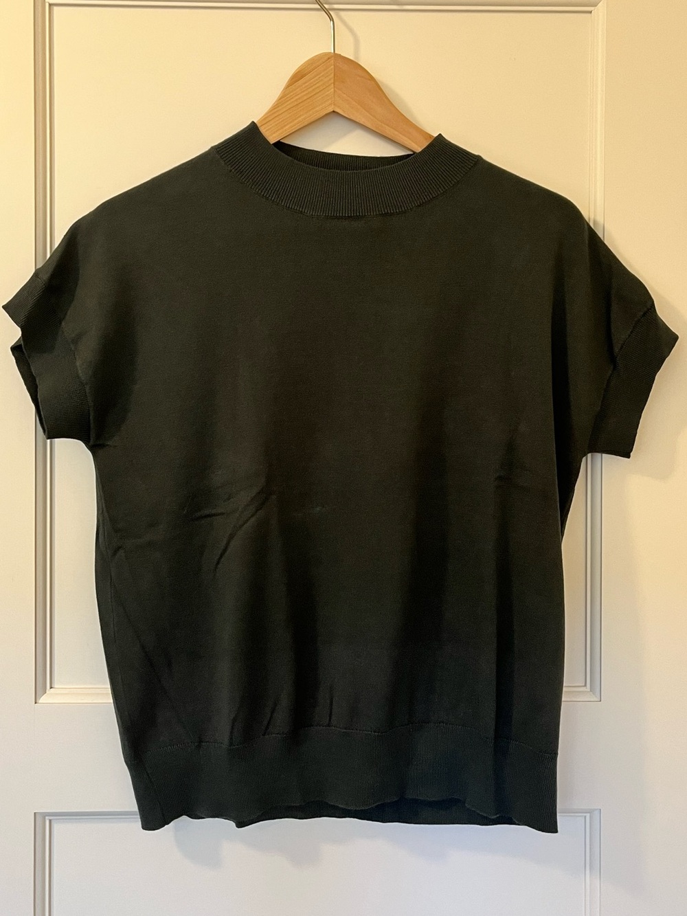 T Tahari • Mock Neck Short / Cap Sleeve Sweater • Dark Green • Size L